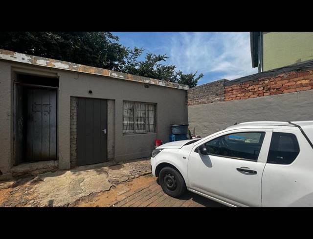 7 BEDROOM HOUSE FOR SALE IN FOREST HILL